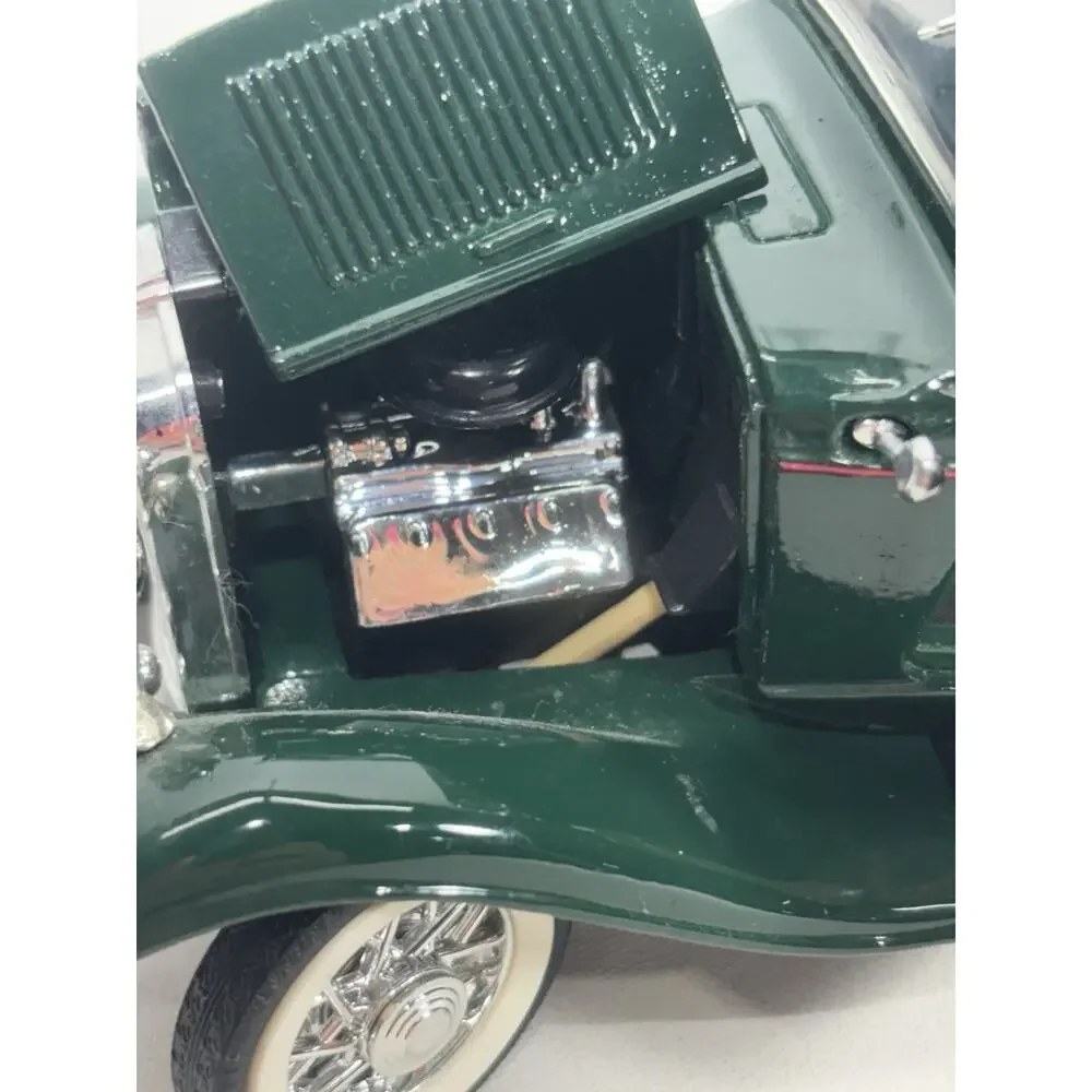 Sunnyside SS7722 1932 Ford 3 Window Coupe 1:24 Diecast Car Green Deuce